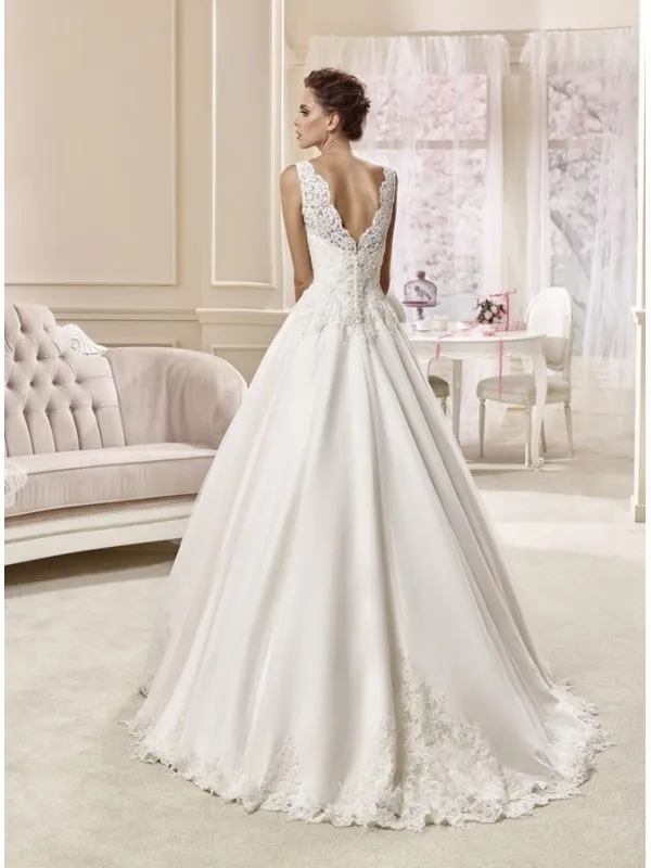 Abito da Sposa in raso con finiture in pizzo e scollatura di pizzo con spalline