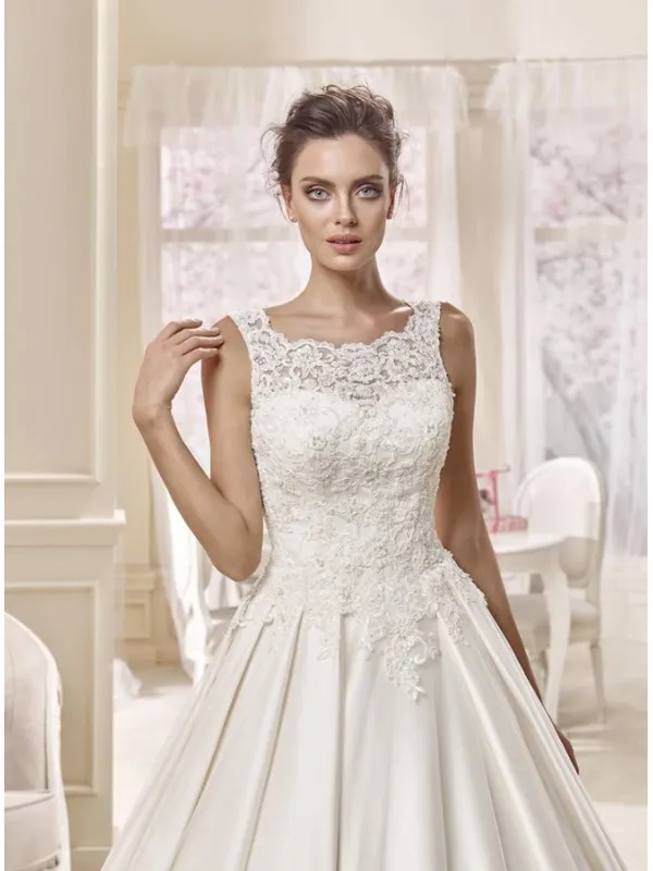 Abito da Sposa in raso con finiture in pizzo e scollatura di pizzo con spalline