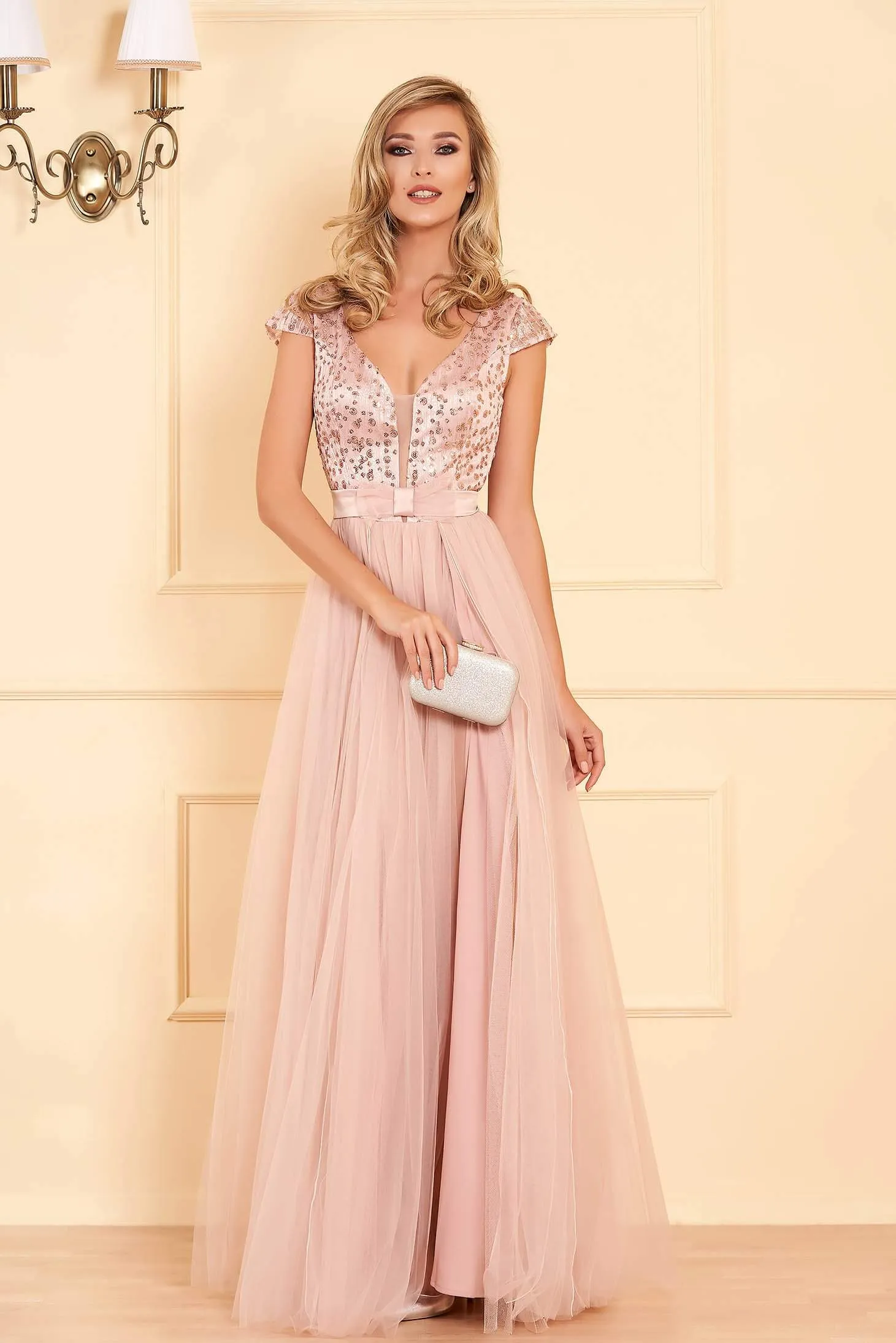Abito lungo rosa Artista con corpetto aderente a schiena scoperta e gonna ampia in tulle con spacchi