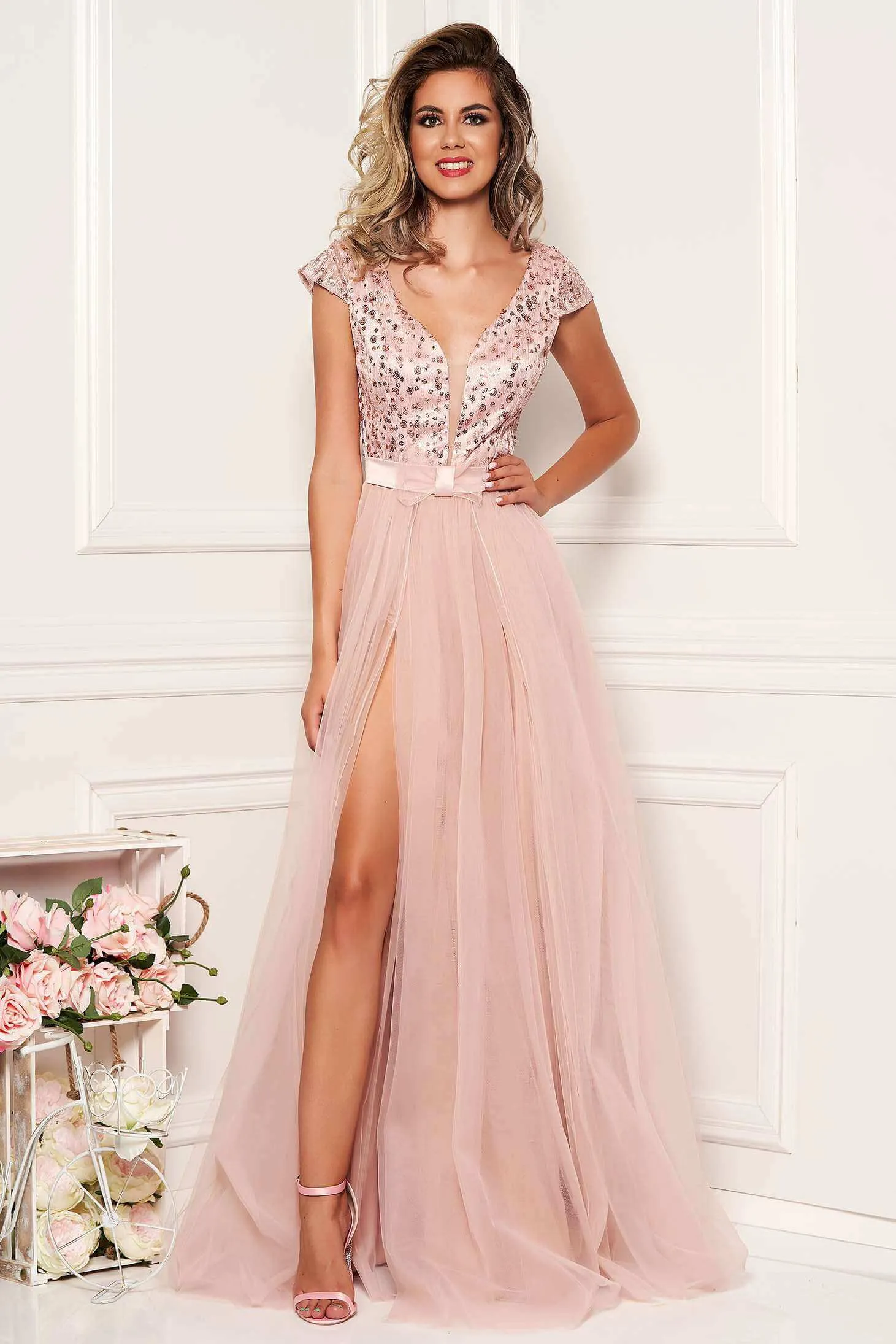 Abito lungo rosa Artista con corpetto aderente a schiena scoperta e gonna ampia in tulle con spacchi