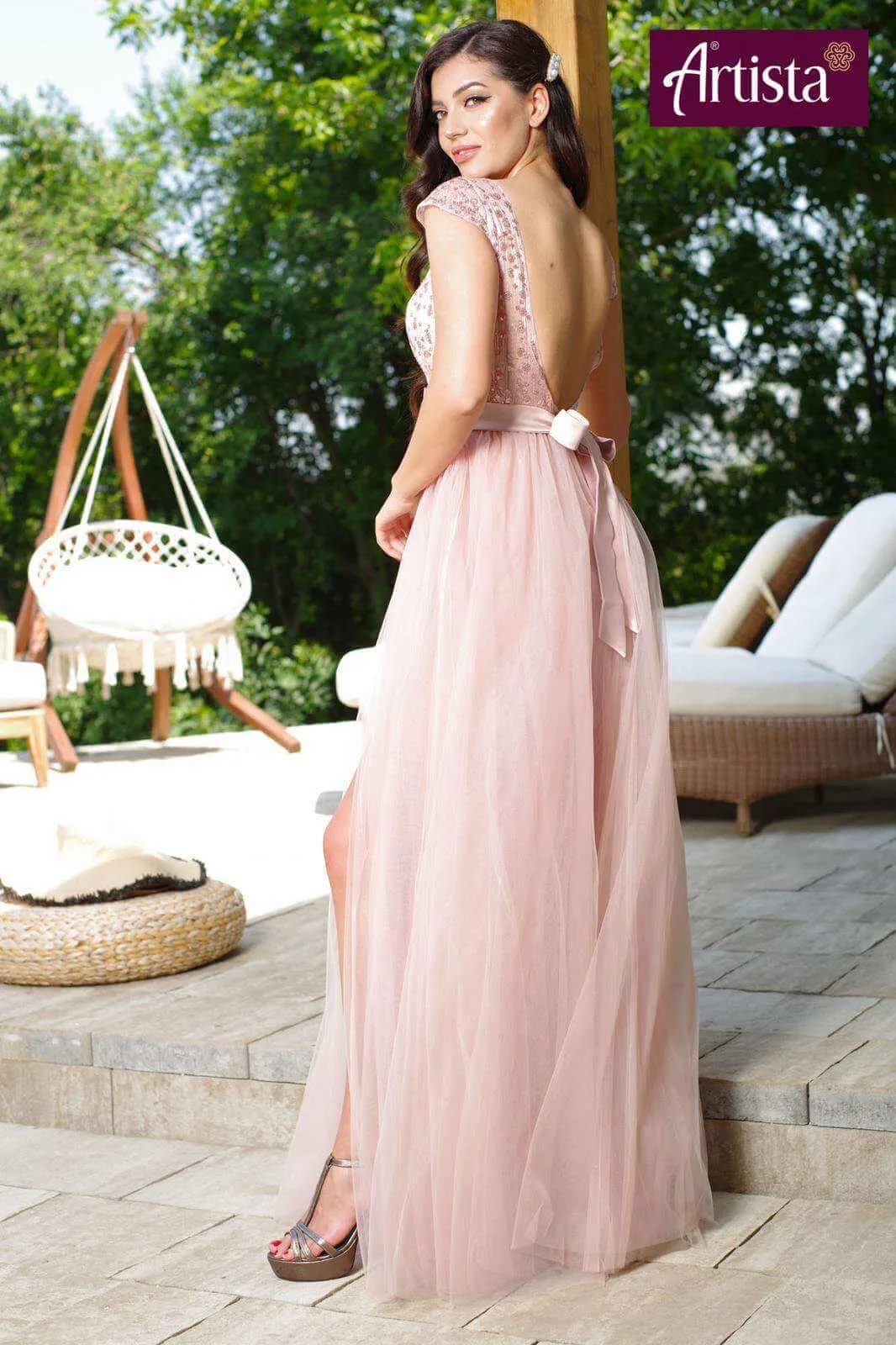 Abito lungo rosa Artista con corpetto aderente a schiena scoperta e gonna ampia in tulle con spacchi