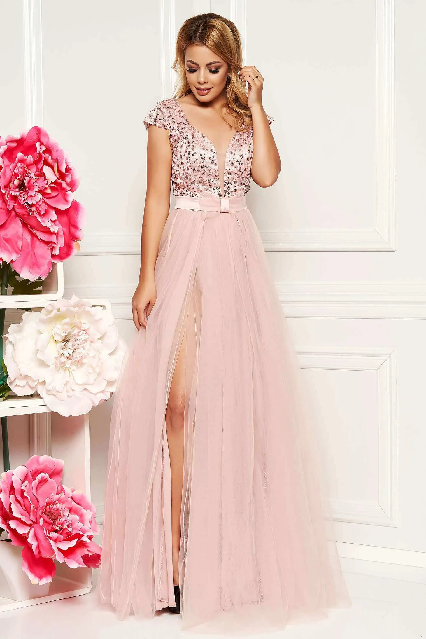 Abito lungo rosa Artista con corpetto aderente a schiena scoperta e gonna ampia in tulle con spacchi