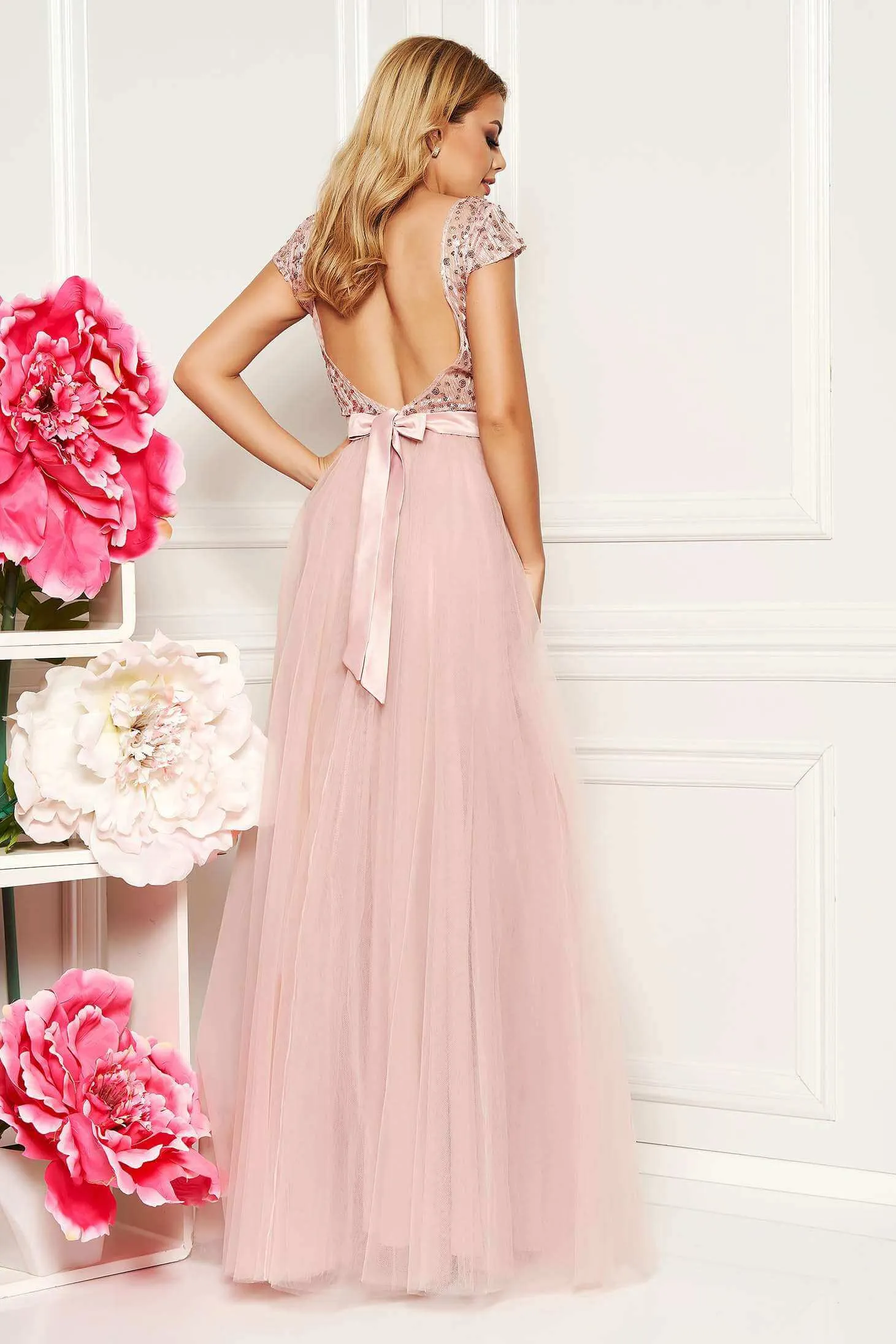 Abito lungo rosa Artista con corpetto aderente a schiena scoperta e gonna ampia in tulle con spacchi