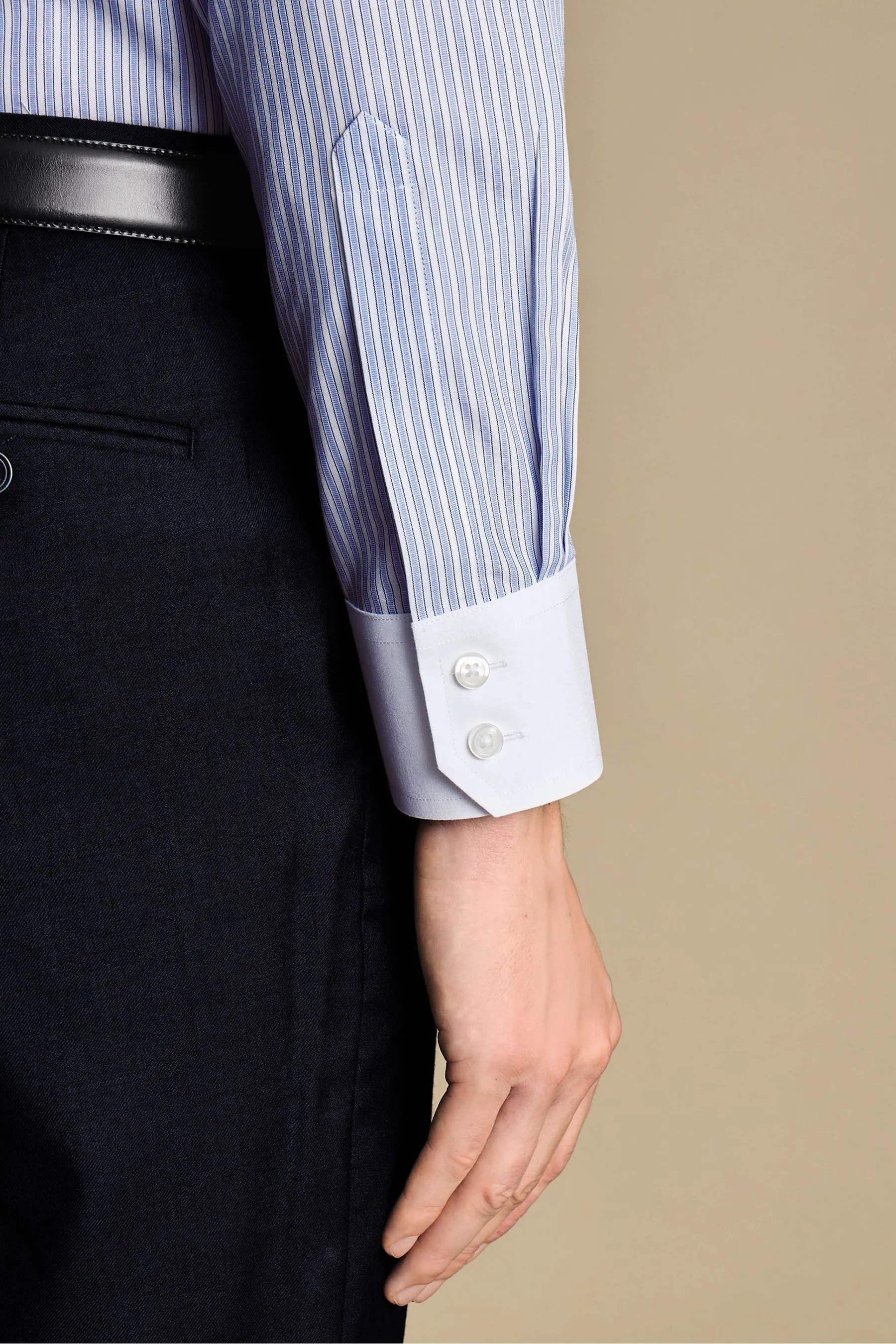 Charles Tyrwhitt - Camicia A righe in popeline no-stiro con scritta 