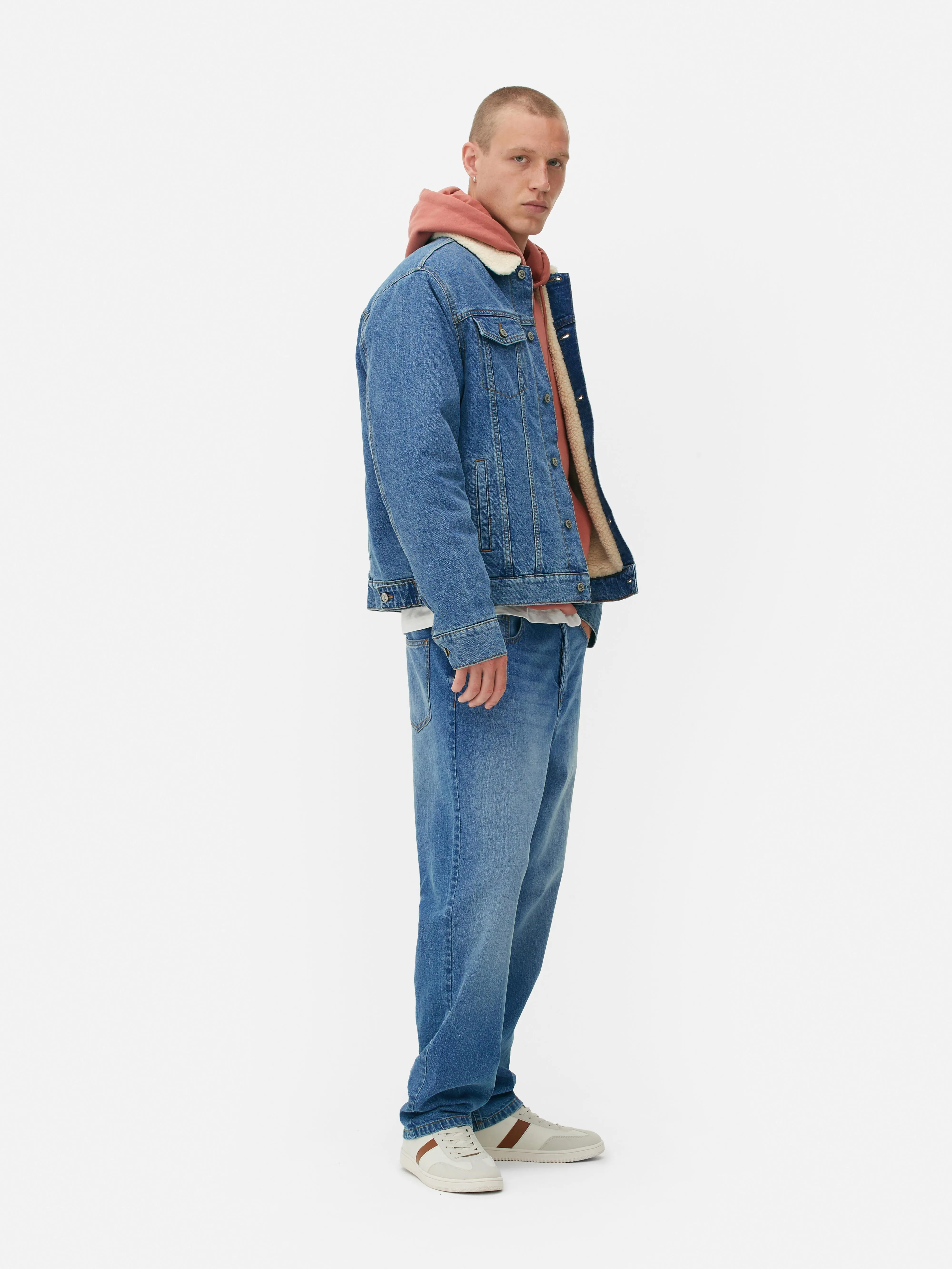 Giacca trucker in denim con colletto in sherpa