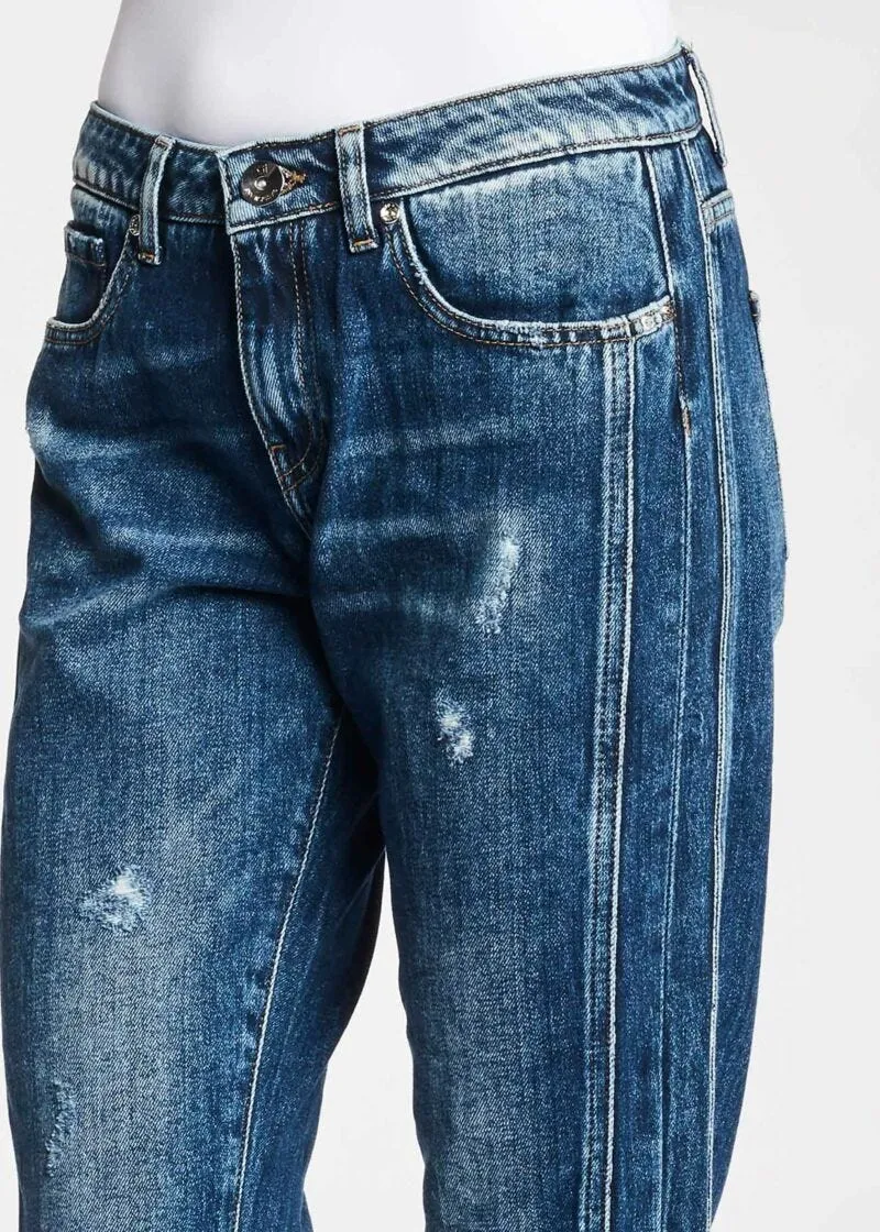 Jeans girlfriend