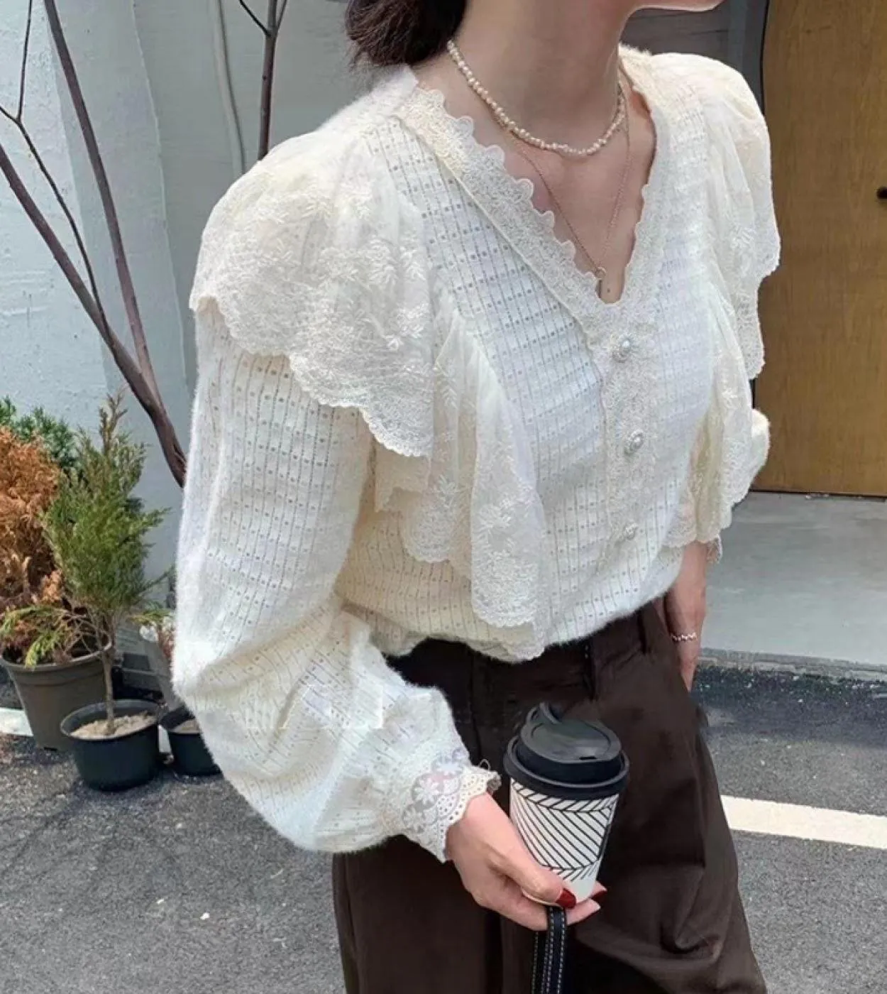 Nuova camicetta in pizzo con scollo a V con cuciture arricciate donna autunno manica lunga scava fuori camicia da donna elegante