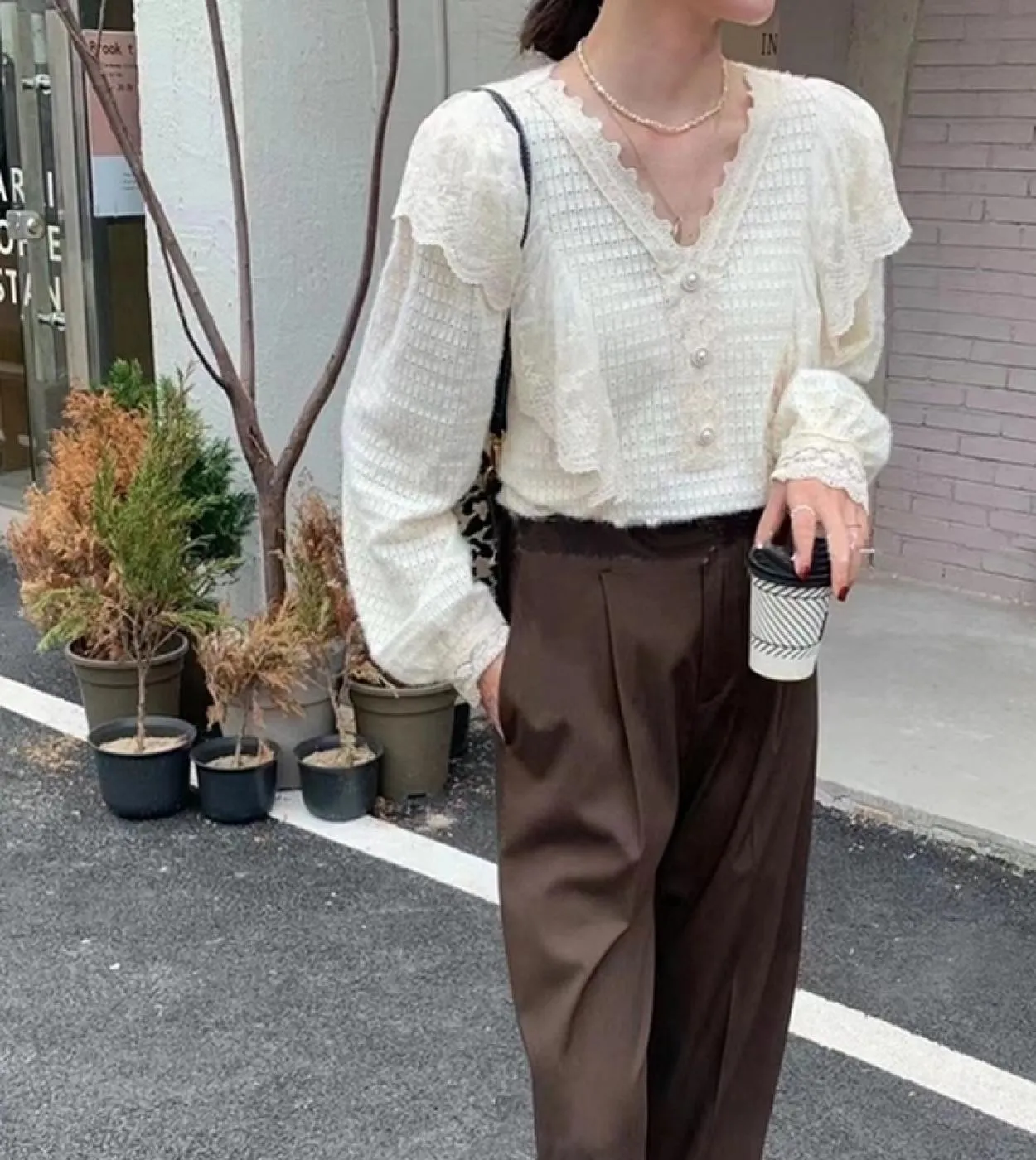 Nuova camicetta in pizzo con scollo a V con cuciture arricciate donna autunno manica lunga scava fuori camicia da donna elegante
