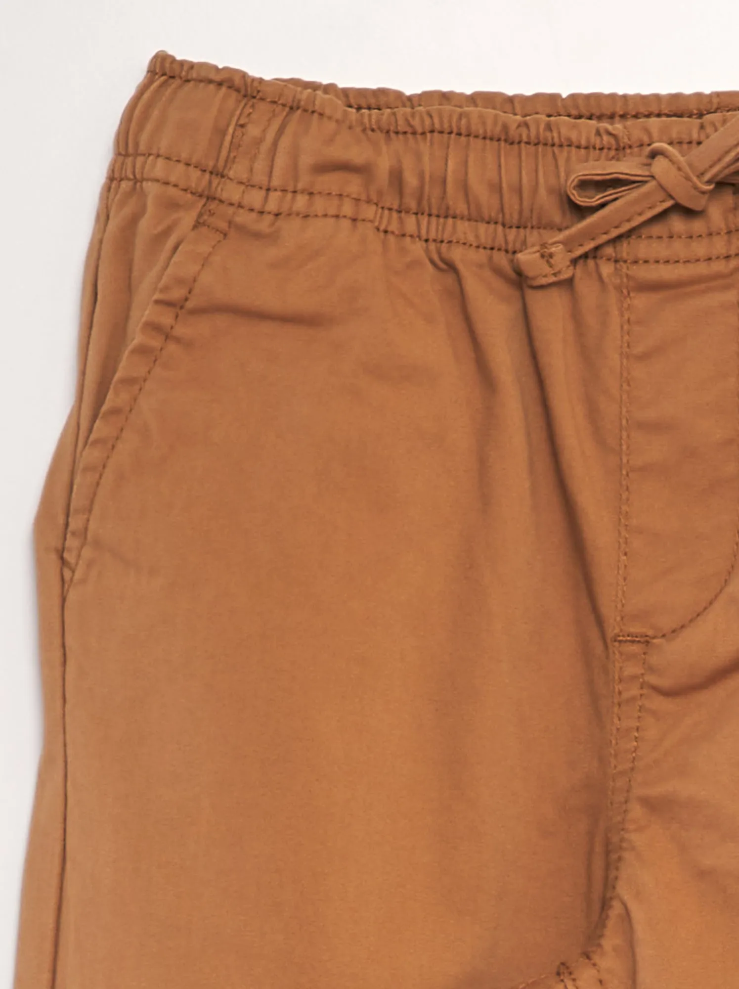 Pantaloni jogger con vita elasticizzata - MARRONE