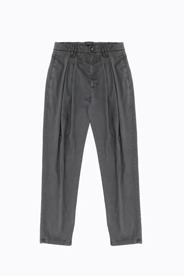 Pantaloni slim con pinces