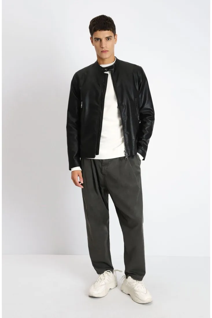 Pantaloni slim con pinces