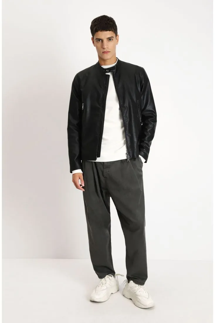 Pantaloni slim con pinces