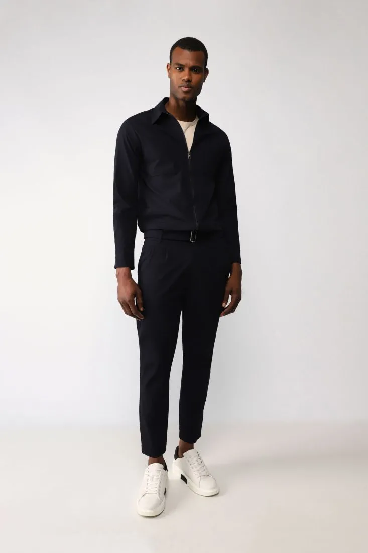 Pantaloni slim-fit monocolour con pinces e cintura