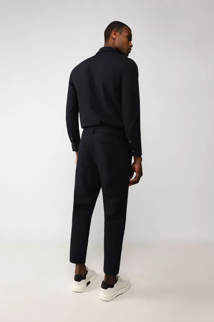 Pantaloni slim-fit monocolour con pinces e cintura
