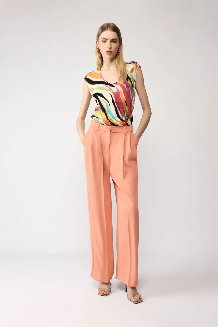 Pantaloni straight monocolour con pinces e piega stirata
