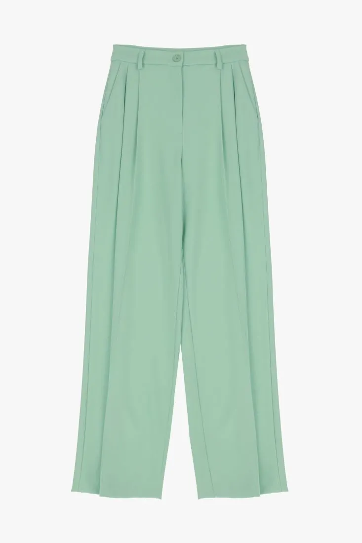 Pantaloni straight monocolour con pinces e piega stirata