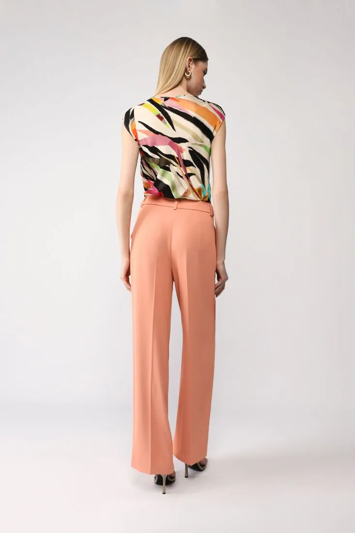 Pantaloni straight monocolour con pinces e piega stirata