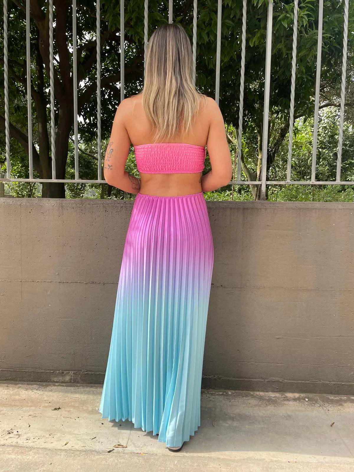 Vestito lungo rainbow plissettato cut-out