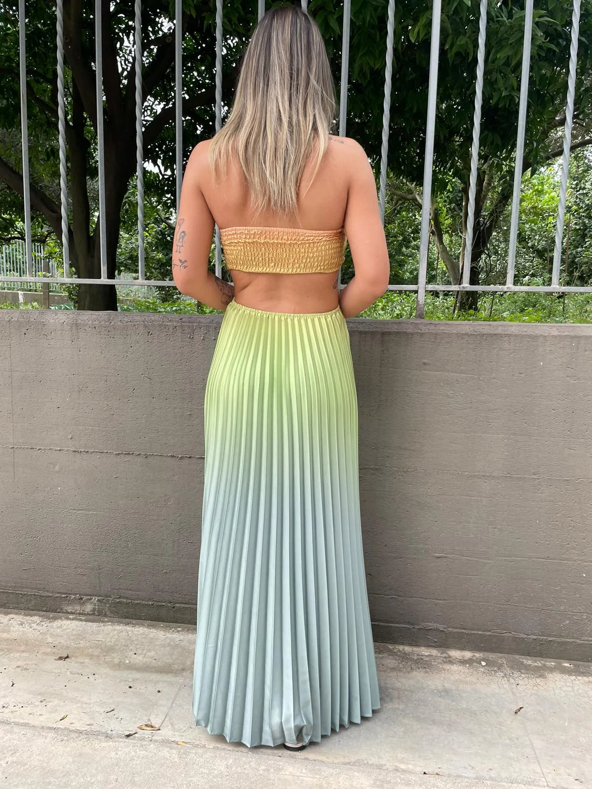 Vestito lungo rainbow plissettato cut-out